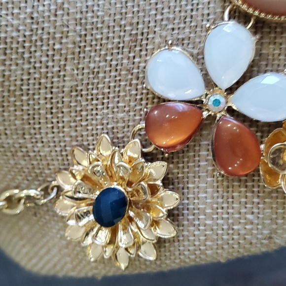 NY 18 INCH FLORAL ORANGE  STATEMENT CHUNKY NECKLACE W 3 INCH EXTENSION  GOLDTONE - Picture 2 of 7